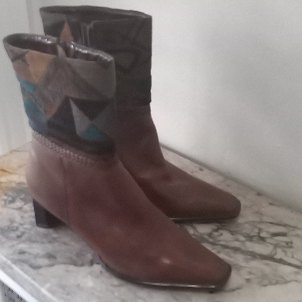 Boots - Picture 4 of 4
